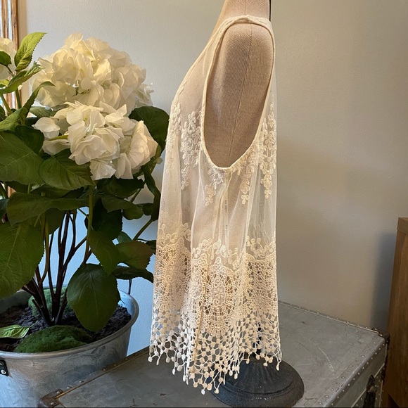 NWT Blu Pepper lace tank top - Picture 2 of 4